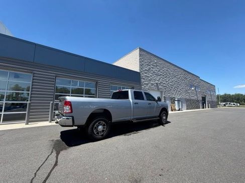 Used 2024 RAM 2500 Tradesman w/ Chrome Appearance Group AWD/4WD image 4