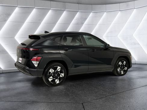 Used 2024 Hyundai Kona SEL FWD image 4