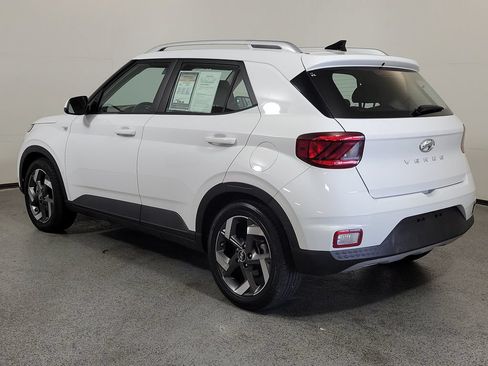 Used 2022 Hyundai Venue SEL w/ Cargo Package FWD image 5