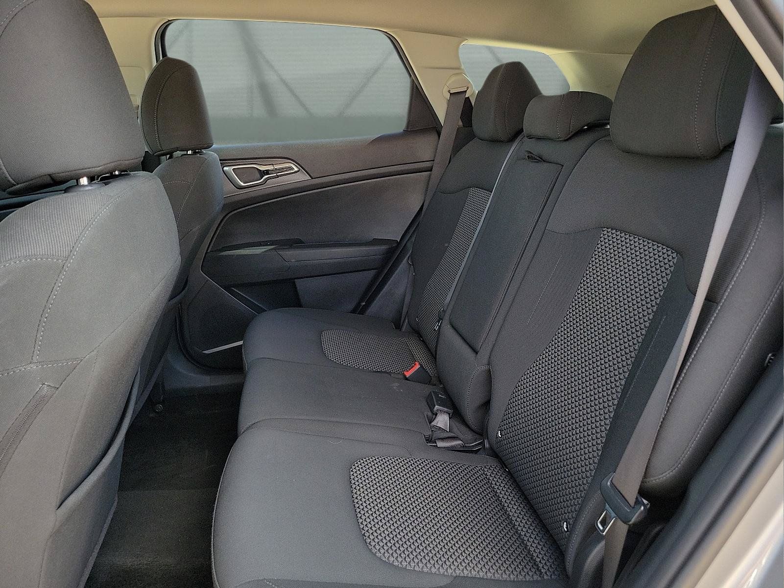 Used 2023 Kia Sportage LX FWD image 8