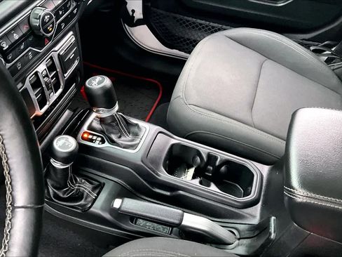 Used 2018 Jeep Wrangler Unlimited Sahara w/ Cold Weather Group image 15