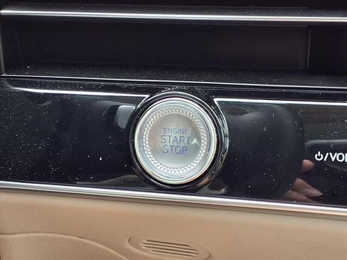 Used 2026 Genesis GV70 2.5T Advanced image 15