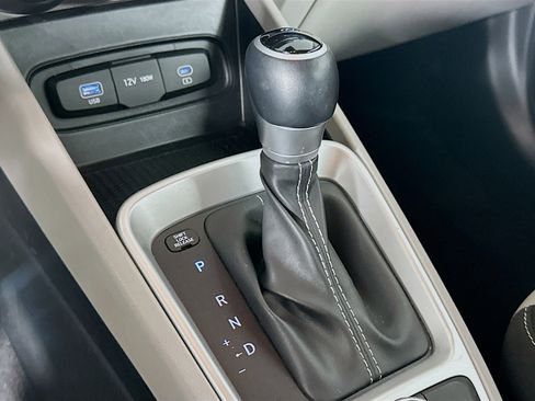 Used 2025 Hyundai Venue SEL FWD image 24