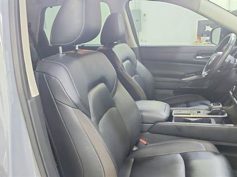 Certified 2023 Nissan Pathfinder SL w/ Black Appearance Package FWD image 26