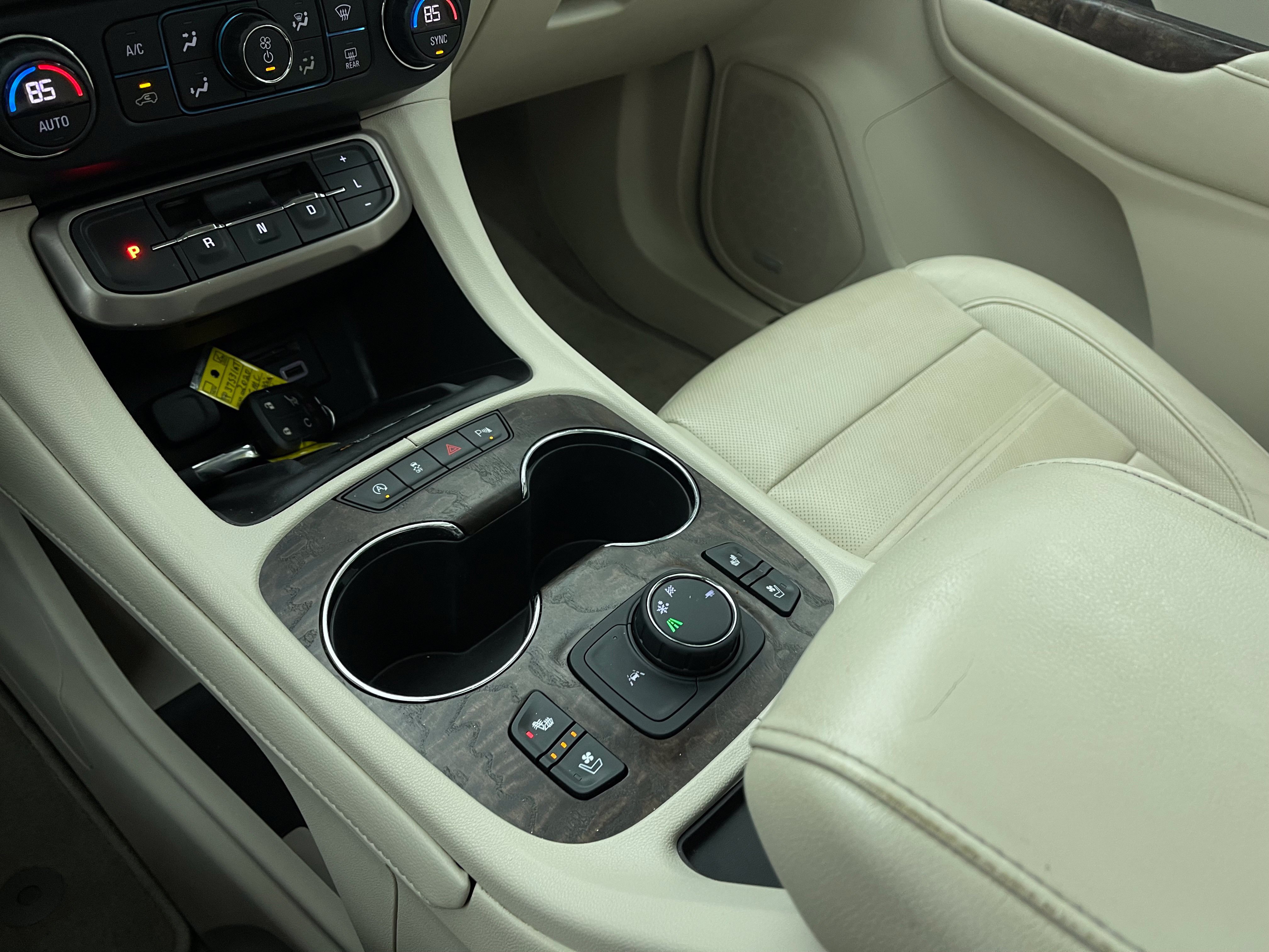 Used 2020 GMC Acadia Denali w/ Technology Package FWD image 32