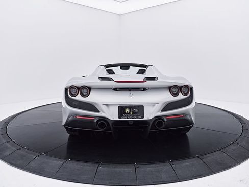 Used 2022 Ferrari F8 Tributo RWD image 30