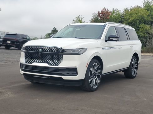 New 2027 Lincoln Navigator Reserve AWD/4WD image 2