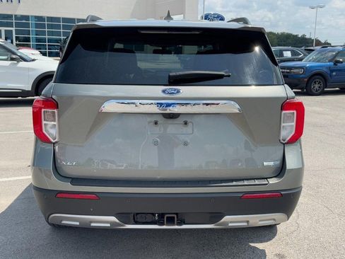 Used 2020 Ford Explorer XLT w/ Equipment Group 202A AWD/4WD image 4