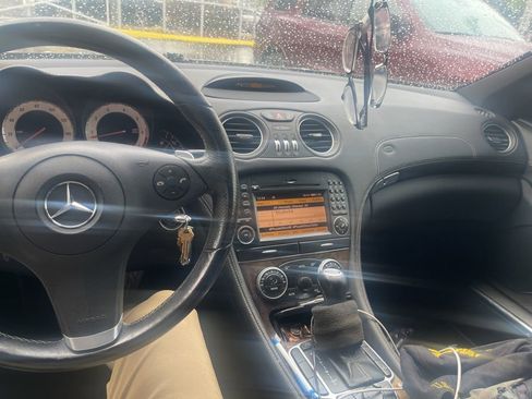 Used 2011 Mercedes-Benz SL 550 image 10