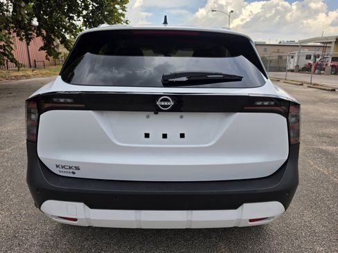 Used 2026 Nissan Kicks SV FWD image 6