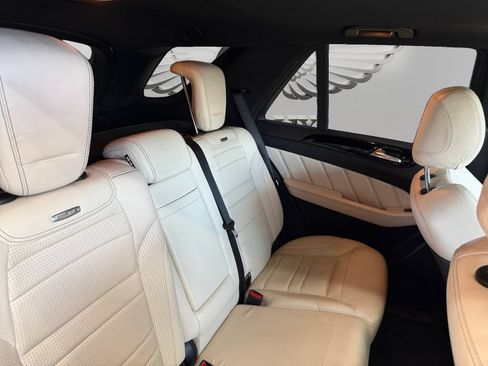 Used 2012 Mercedes-Benz ML 63 AMG 4MATIC w/ Driver Assistance Pkg image 27