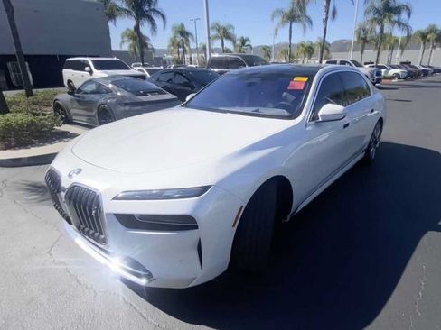 Used 2023 BMW i7 xDrive60 AWD/4WD image 2