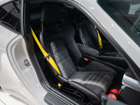 Used 2018 Porsche 911 GT3 RWD image 25