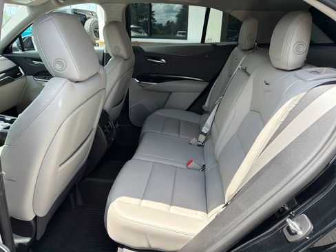 Used 2023 Cadillac XT4 Premium Luxury w/ Technology Package FWD image 6