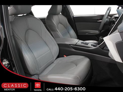 Used 2019 Toyota Avalon Limited image 17