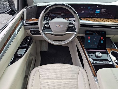 Certified 2025 Cadillac Escalade Sport Platinum w/ LPO, Floor Liner Package AWD/4WD image 13