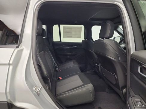 New 2025 Jeep Grand Cherokee Laredo X w/ Luxury Tech Group I image 32