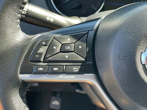 Used 2018 Nissan Rogue SV AWD/4WD image 19