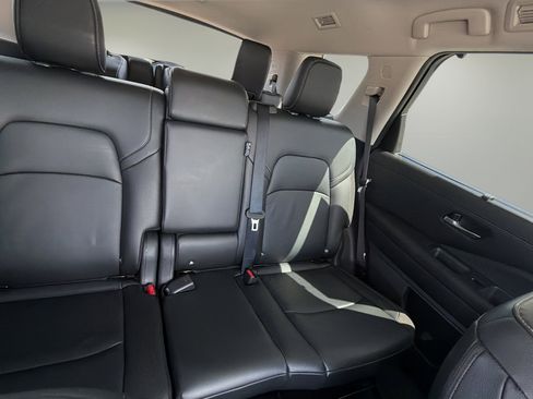 Used 2025 Nissan Pathfinder SL image 27