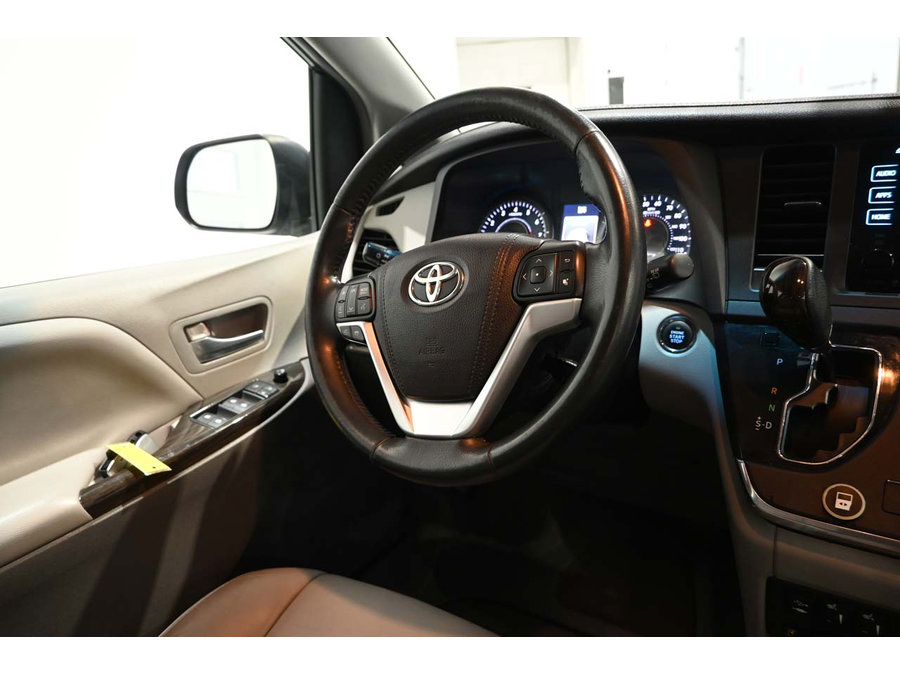 Used 2015 Toyota Sienna XLE w/ XLE Navigation Package FWD image 24