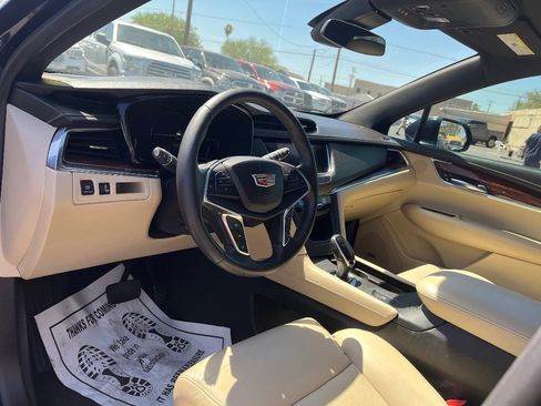 Used 2017 Cadillac XT5 Luxury w/ Driver Awareness Package FWD image 26
