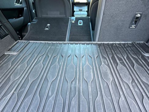 Used 2025 Land Rover Range Rover Velar Dynamic SE image 14