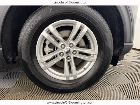 Used 2024 Ford Explorer XLT w/ Equipment Group 202A AWD/4WD image 22