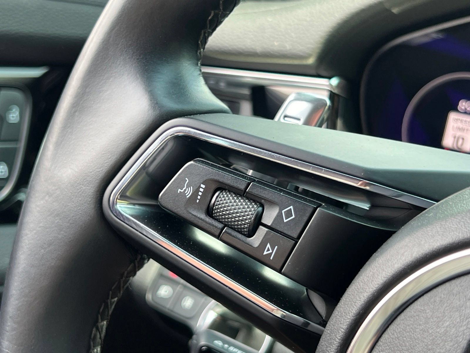 Certified 2023 Porsche Panamera 4S Executive AWD/4WD image 26