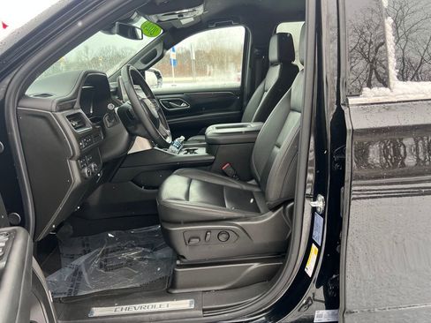 Used 2024 Chevrolet Suburban LT image 9