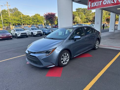 Used 2024 Toyota Corolla LE FWD image 11