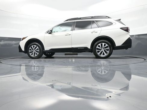 Used 2022 Subaru Outback Premium image 32