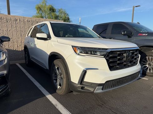 Used 2025 Honda Pilot EX-L image 5