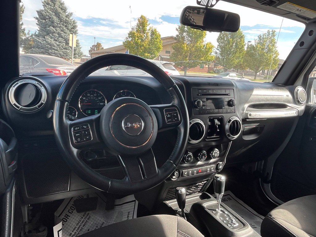 Used 2017 Jeep Wrangler Unlimited Rubicon w/ Cold Weather Group AWD/4WD image 9