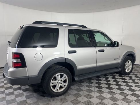 Used 2006 Ford Explorer XLT AWD/4WD image 4