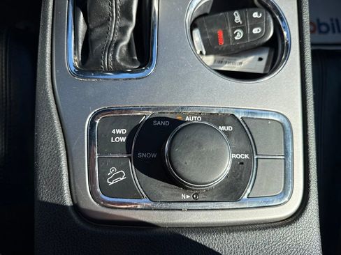 Used 2018 Jeep Grand Cherokee Limited image 37