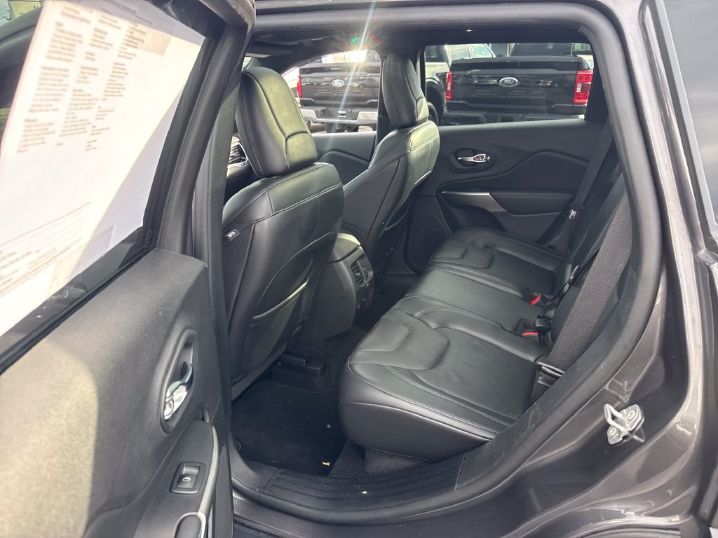 Used 2021 Jeep Cherokee High Altitude AWD/4WD image 13