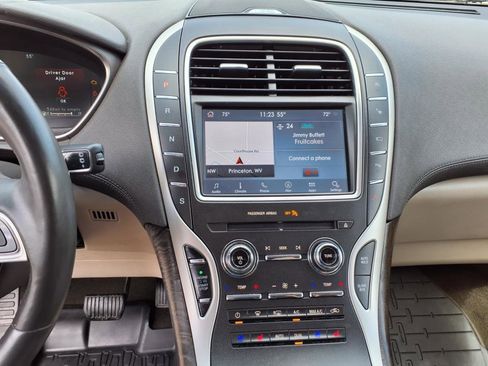 Used 2020 Lincoln Nautilus Reserve w/ Equipment Group 202A image 17