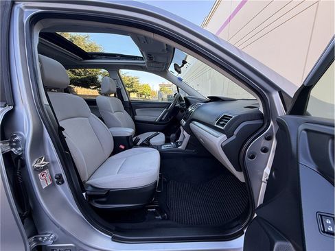 Used 2018 Subaru Forester 2.5i Premium w/ All-Weather Package AWD/4WD image 13