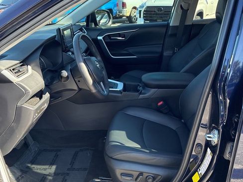 Used 2022 Toyota RAV4 XLE Premium image 7