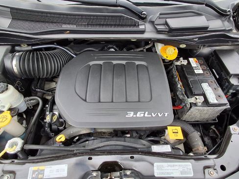 Used 2018 Dodge Grand Caravan SE FWD image 21