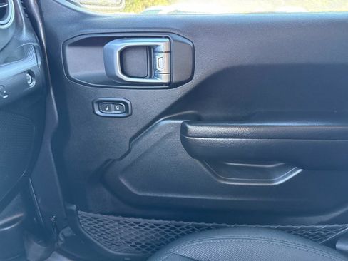 Used 2021 Jeep Wrangler Unlimited Sport image 23