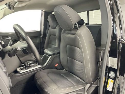 Used 2022 Chevrolet Colorado LT w/ LT Convenience Package image 11