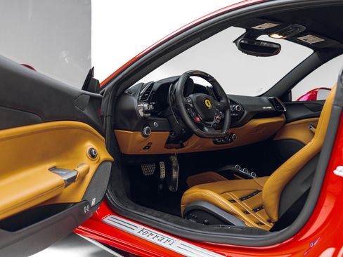 Used 2017 Ferrari 488 GTB RWD image 40