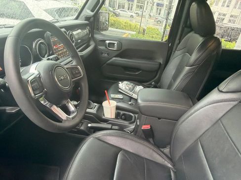 Used 2023 Jeep Wrangler Unlimited Sahara AWD/4WD image 4