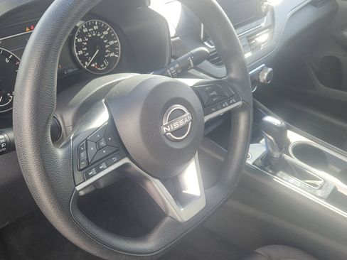 Used 2024 Nissan Altima 2.5 SV FWD image 17