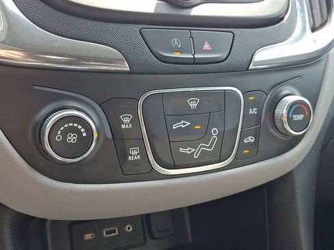 Used 2023 Chevrolet Equinox LS w/ LS Convenience Package AWD/4WD image 18