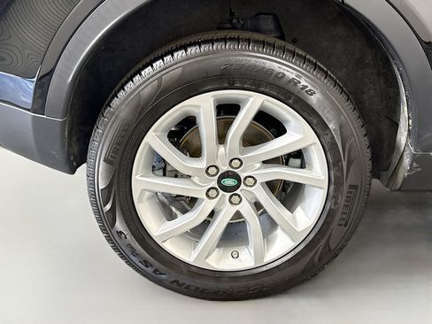 Used 2019 Land Rover Discovery Sport HSE AWD/4WD image 32