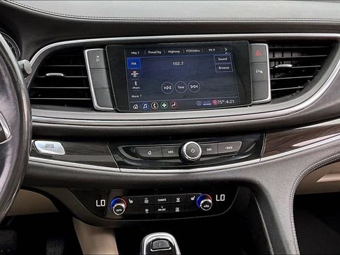 Used 2020 Buick Enclave Essence image 6