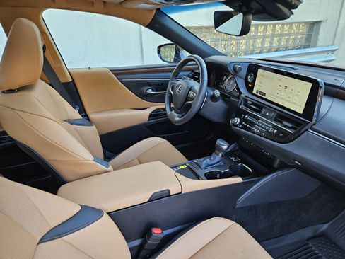Used 2024 Lexus ES 350 w/ Premium Package FWD image 12