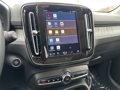 Certified 2024 Volvo XC40 B5 Core image 24